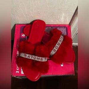 These cute slippers for my baddies that are ratchet and bougie 🤑 ouuuu! #red
